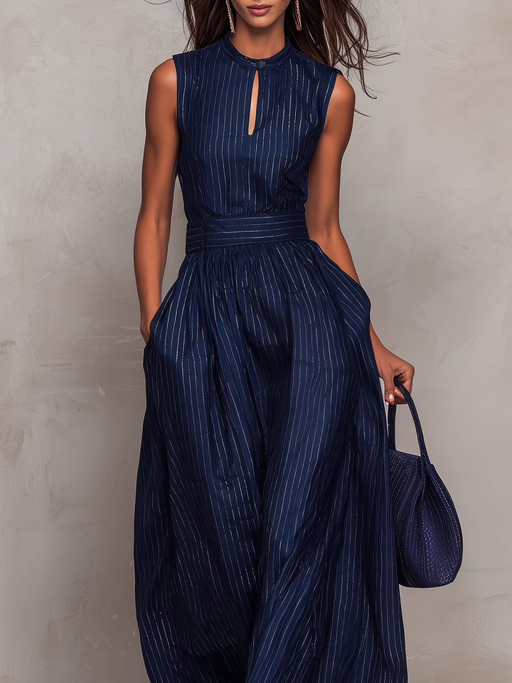 Anna - Completo blu scuro a righe con scollatura a chiave e pantaloni larghi